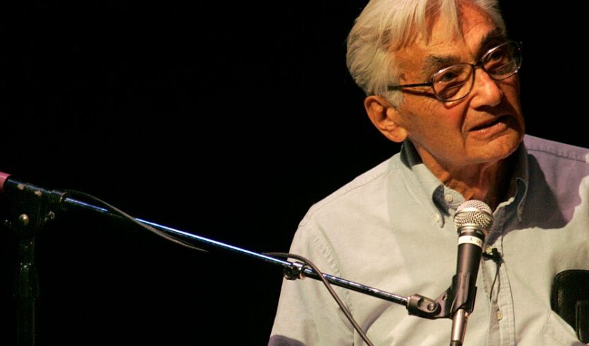  Why We Should All Be Reading Howard Zinn Right Now